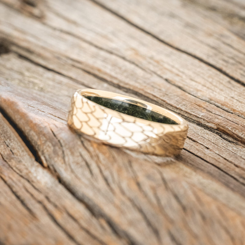 "ECHO" - DRAGON SCALE WEDDING RING FEATURING A MOSS LINED BAND-5