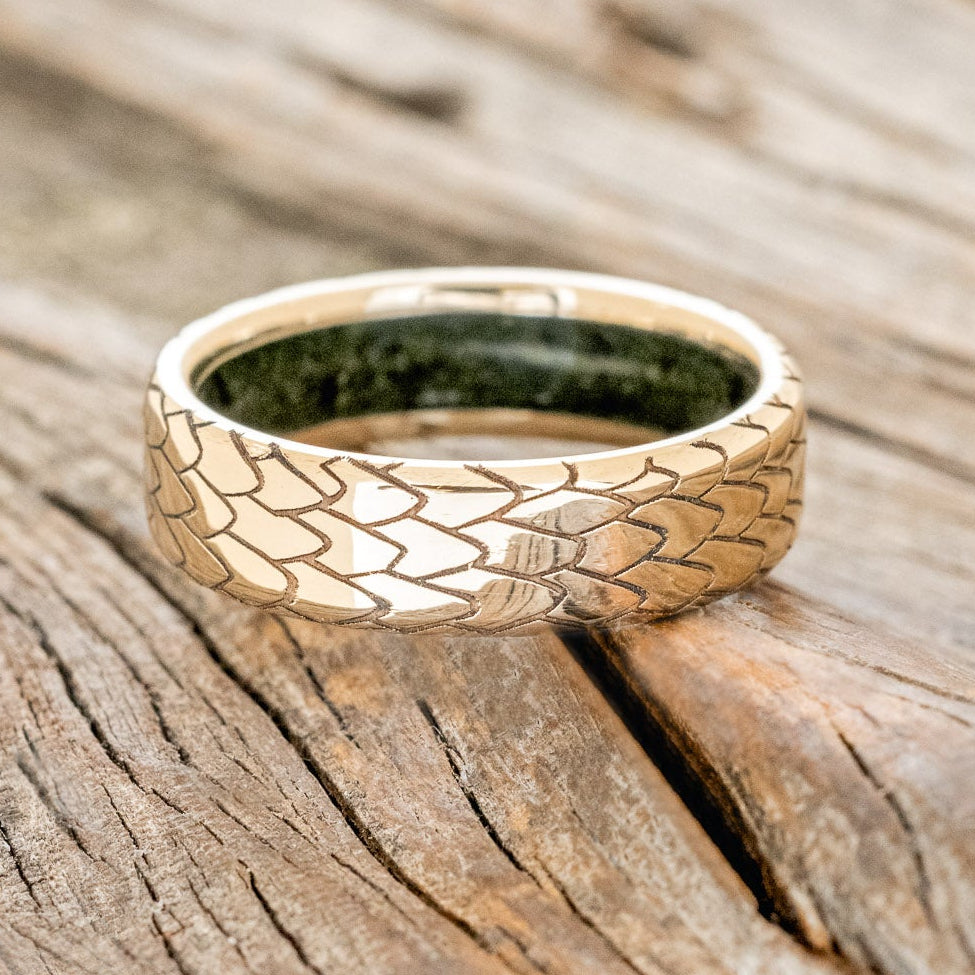 "ECHO" - DRAGON SCALE WEDDING RING FEATURING A MOSS LINED BAND-3