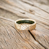 "ECHO" - DRAGON SCALE WEDDING RING FEATURING A MOSS LINED BAND-3