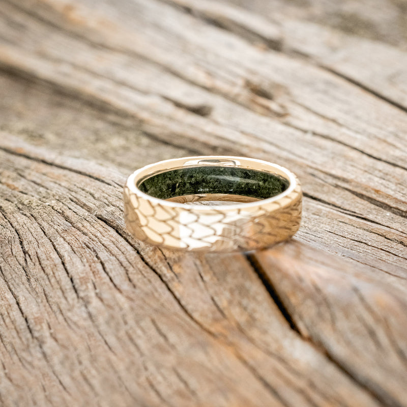 "ECHO" - DRAGON SCALE WEDDING RING FEATURING A MOSS LINED BAND-6