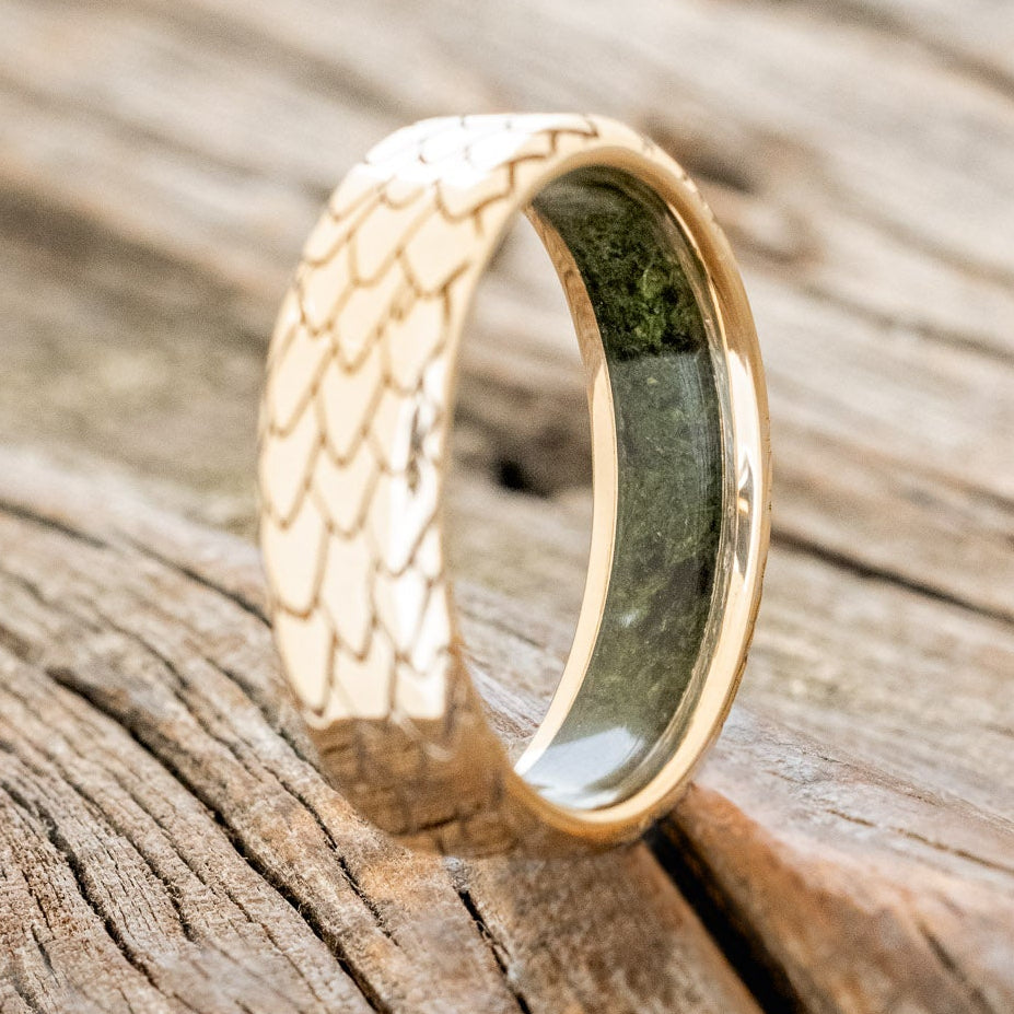 "ECHO" - DRAGON SCALE WEDDING RING FEATURING A MOSS LINED BAND-4