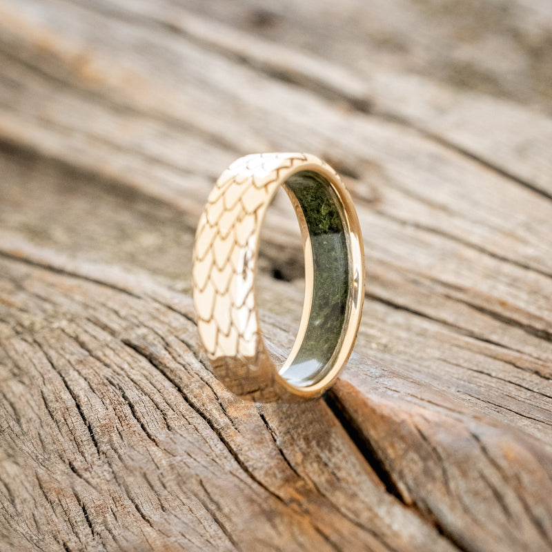 "ECHO" - DRAGON SCALE WEDDING RING FEATURING A MOSS LINED BAND-4