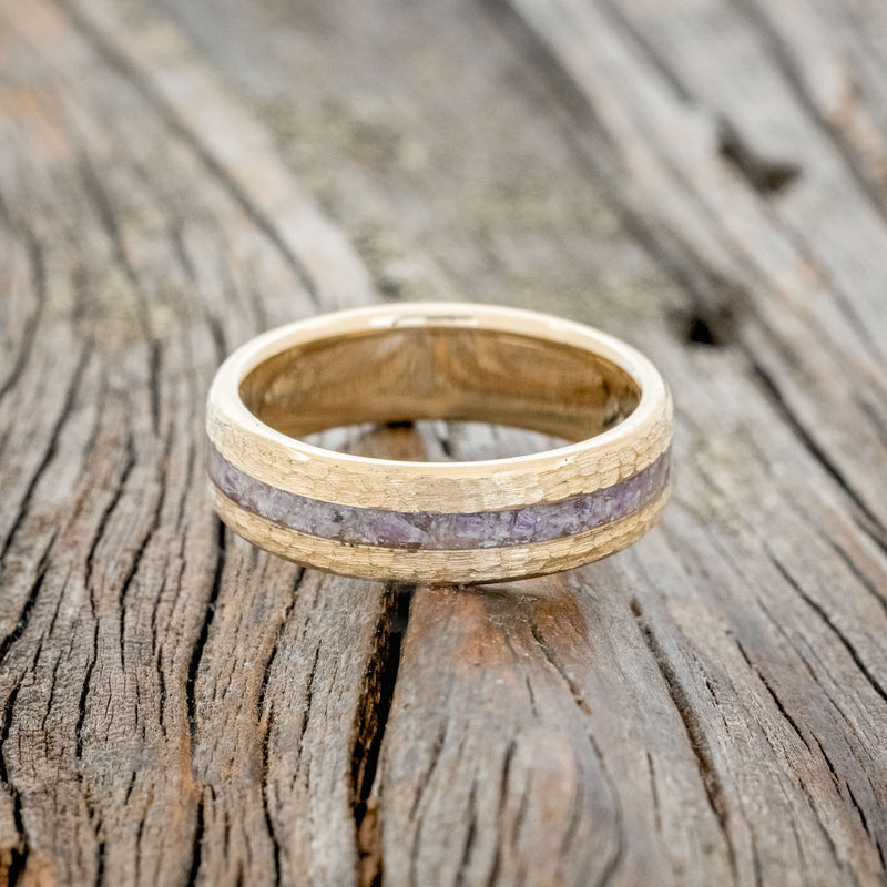 "VERTIGO" - CHAROITE WEDDING RING FEATURING A HAMMERED 14K GOLD BAND-6