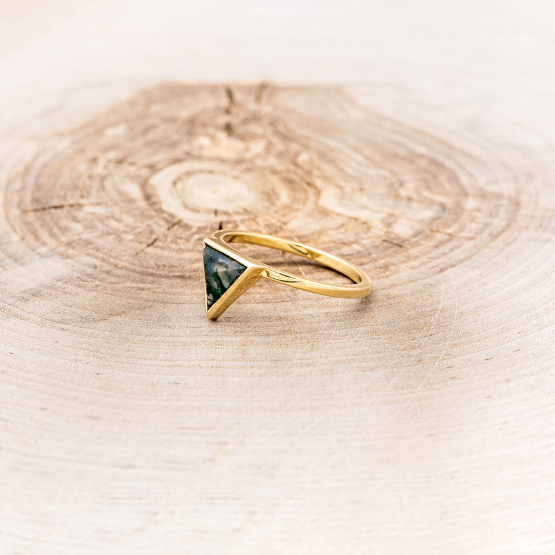 "JENNY FROM THE BLOCK" - TRIANGLE MOSS AGATE ENGAGEMENT RING WITH DIAMOND V-SHAPED TRACER-8