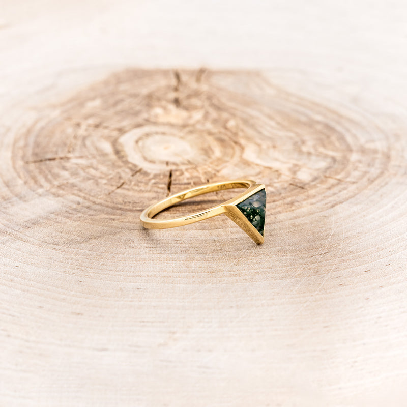 "JENNY FROM THE BLOCK" - TRIANGLE MOSS AGATE ENGAGEMENT RING WITH DIAMOND V-SHAPED TRACER