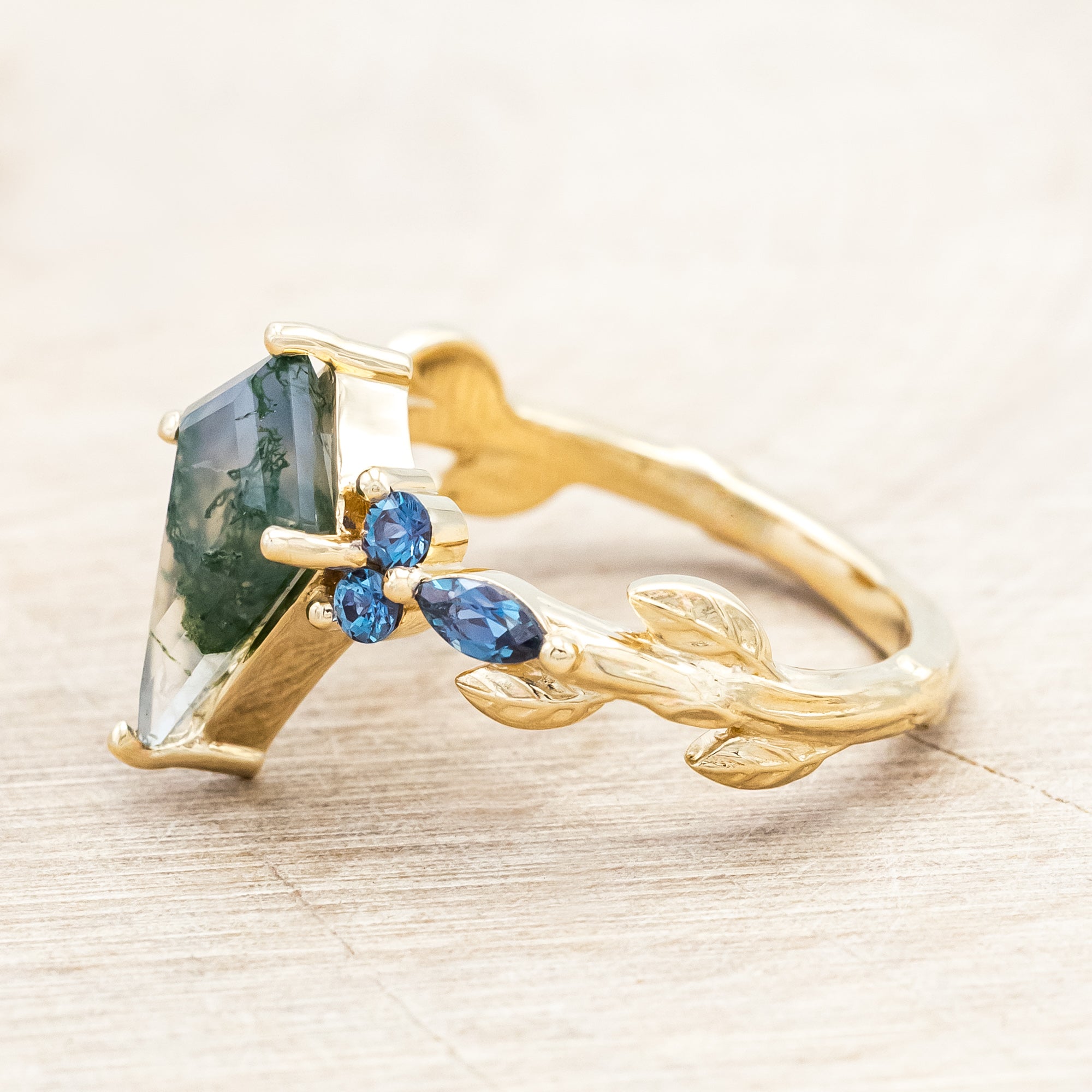 "JUNIPER" - LEAF-INSPIRED KITE CUT MOSS AGATE ENGAGEMENT RING WITH DIAMOND & LAB-GROWN ALEXANDRITE ACCENTS-Staghead Designs