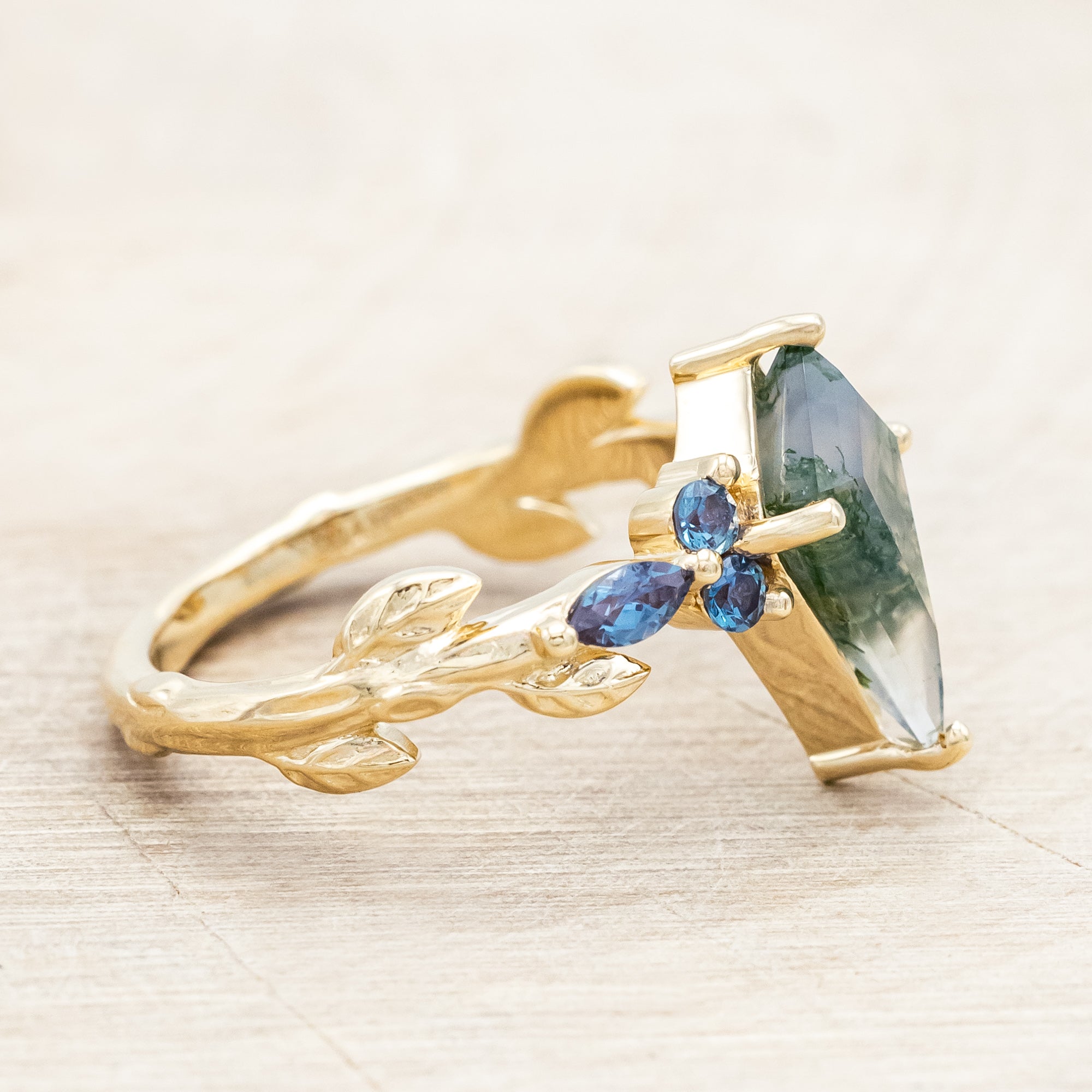 "JUNIPER" - LEAF-INSPIRED KITE CUT MOSS AGATE ENGAGEMENT RING WITH DIAMOND & LAB-GROWN ALEXANDRITE ACCENTS-Staghead Designs