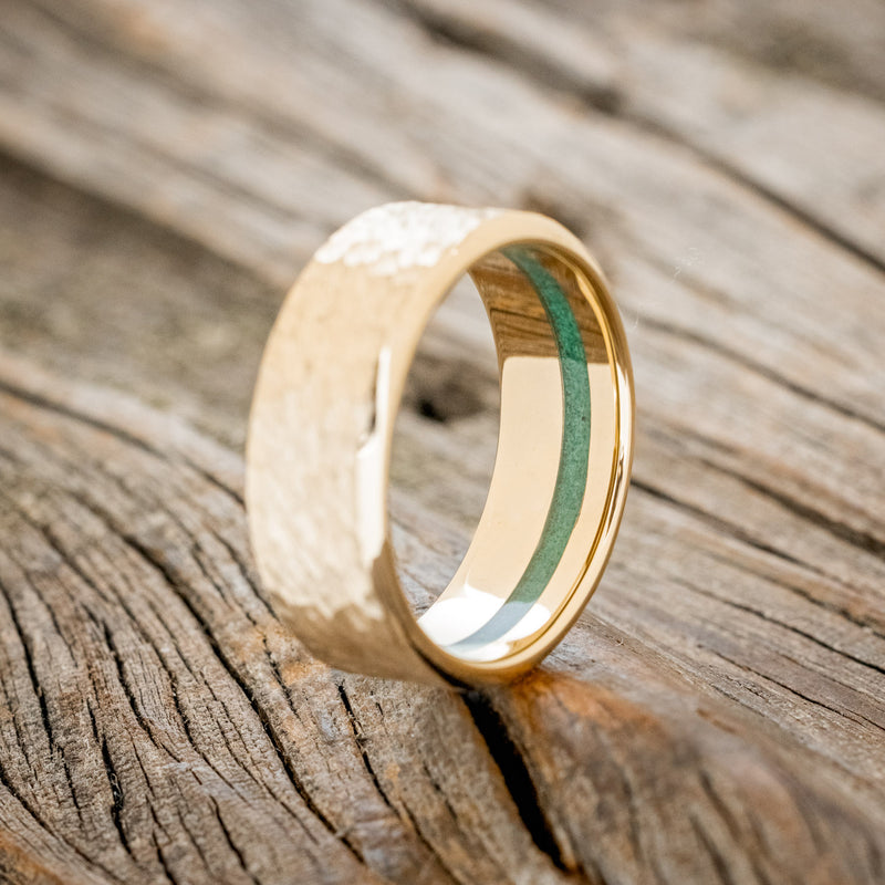 HAMMERED WEDDING BAND WITH OFFSET MALACHITE LINING-4