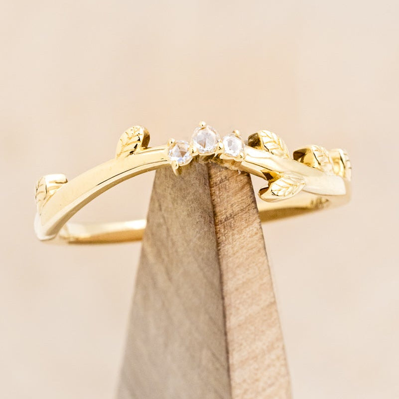 "CAELUM" - VINE STYLE OVAL MORGANITE ENGAGEMENT RING SET WITH LEAF & DIAMOND ACCENTS-12