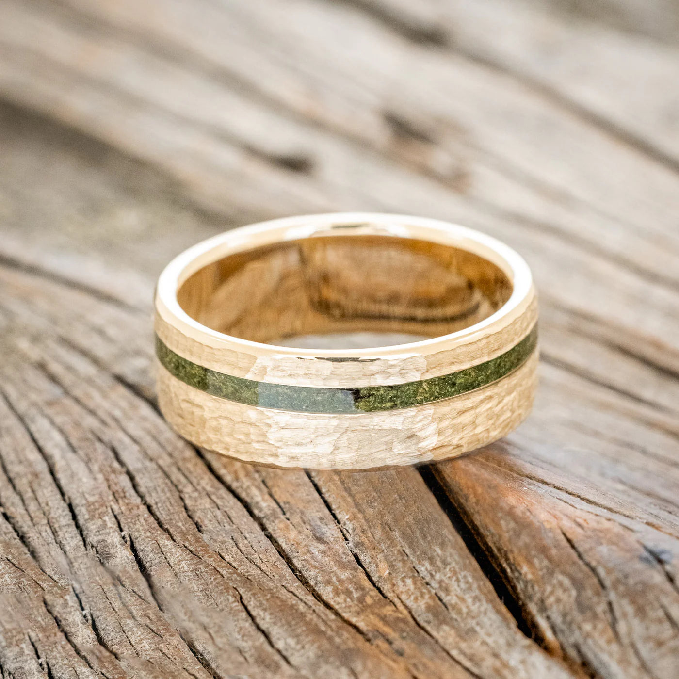 "VERTIGO" - WEDDING BAND WITH NATURAL MOSS INLAY FEATURING A HAMMERED BAND- 14K YELLOW GOLD - SIZE 11-Staghead Designs