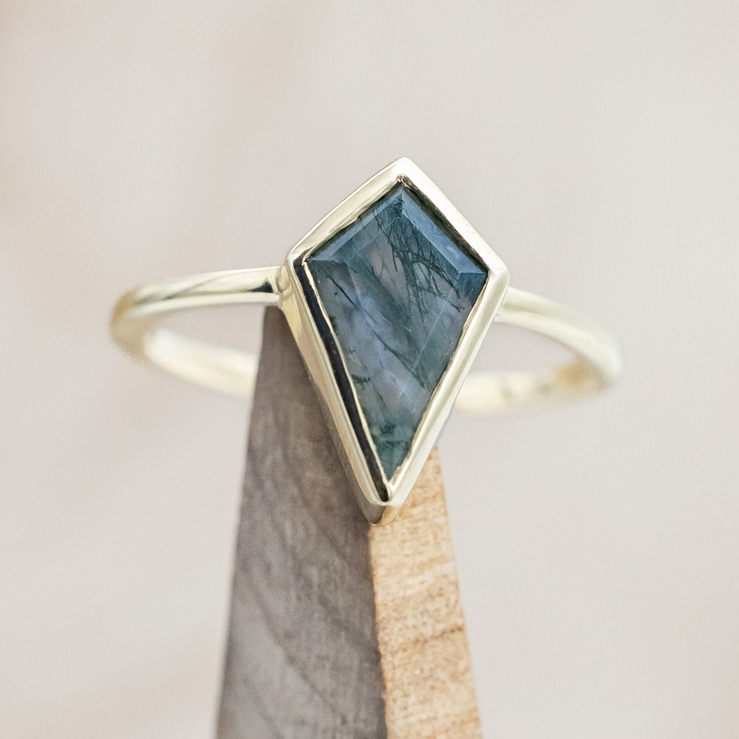 "WILLA" - KITE CUT MOSS AGATE SOLITAIRE ENGAGEMENT RING WITH TRACER-Staghead Designs