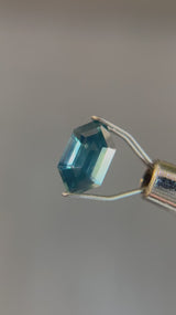 1.21ct 9.2x5x3.5mm ELONGATED HEXAGON CUT GREEN SAPPHIRE