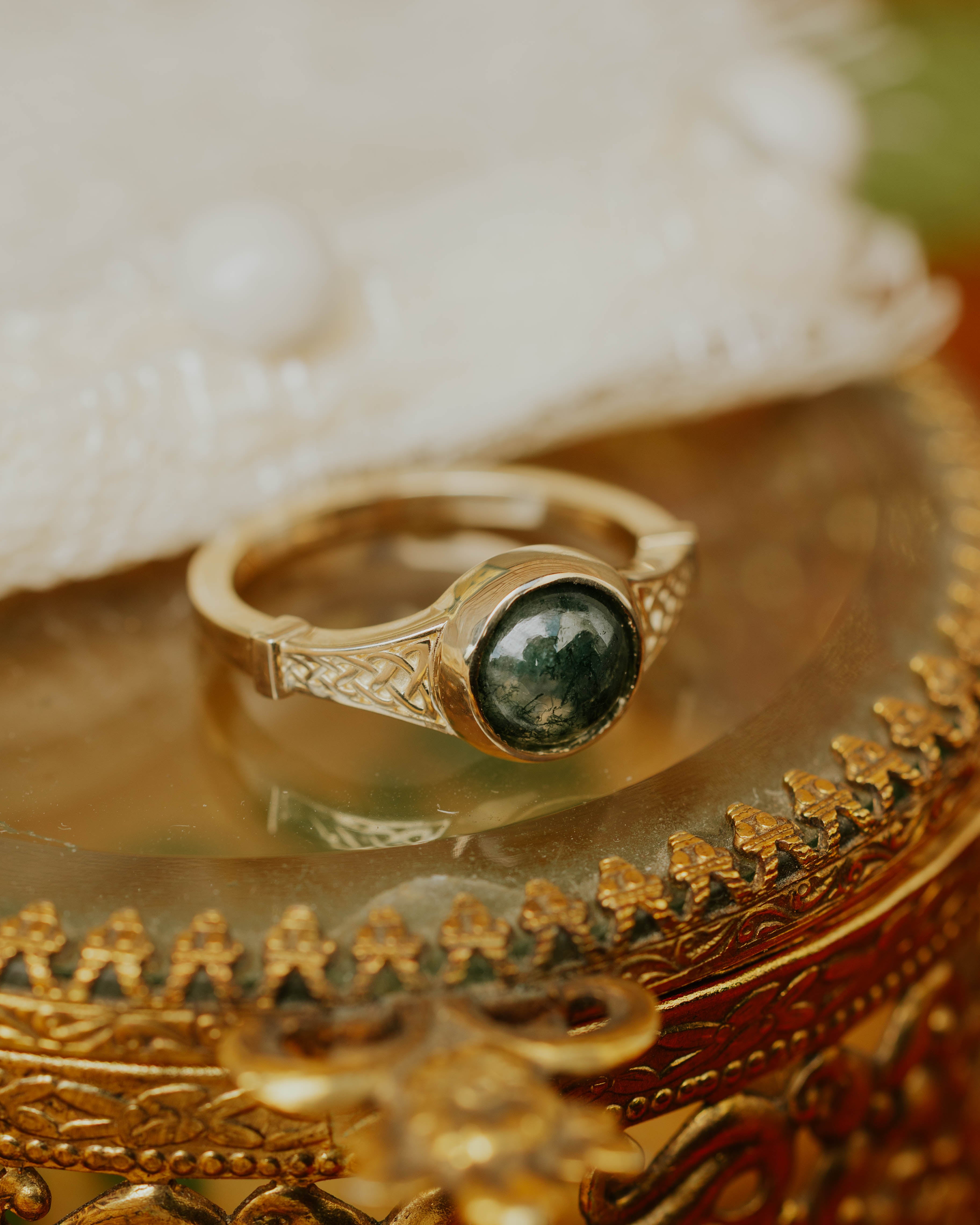"SELENE" - ROUND CUT MOSS AGATE ENGAGEMENT RING WITH CELTIC SAILOR KNOT ENGRAVINGS-Staghead Designs