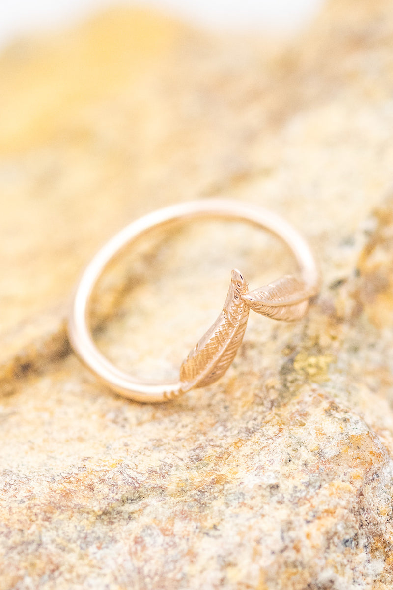 "FALA" - FEATHER TRACER IN 14K GOLD