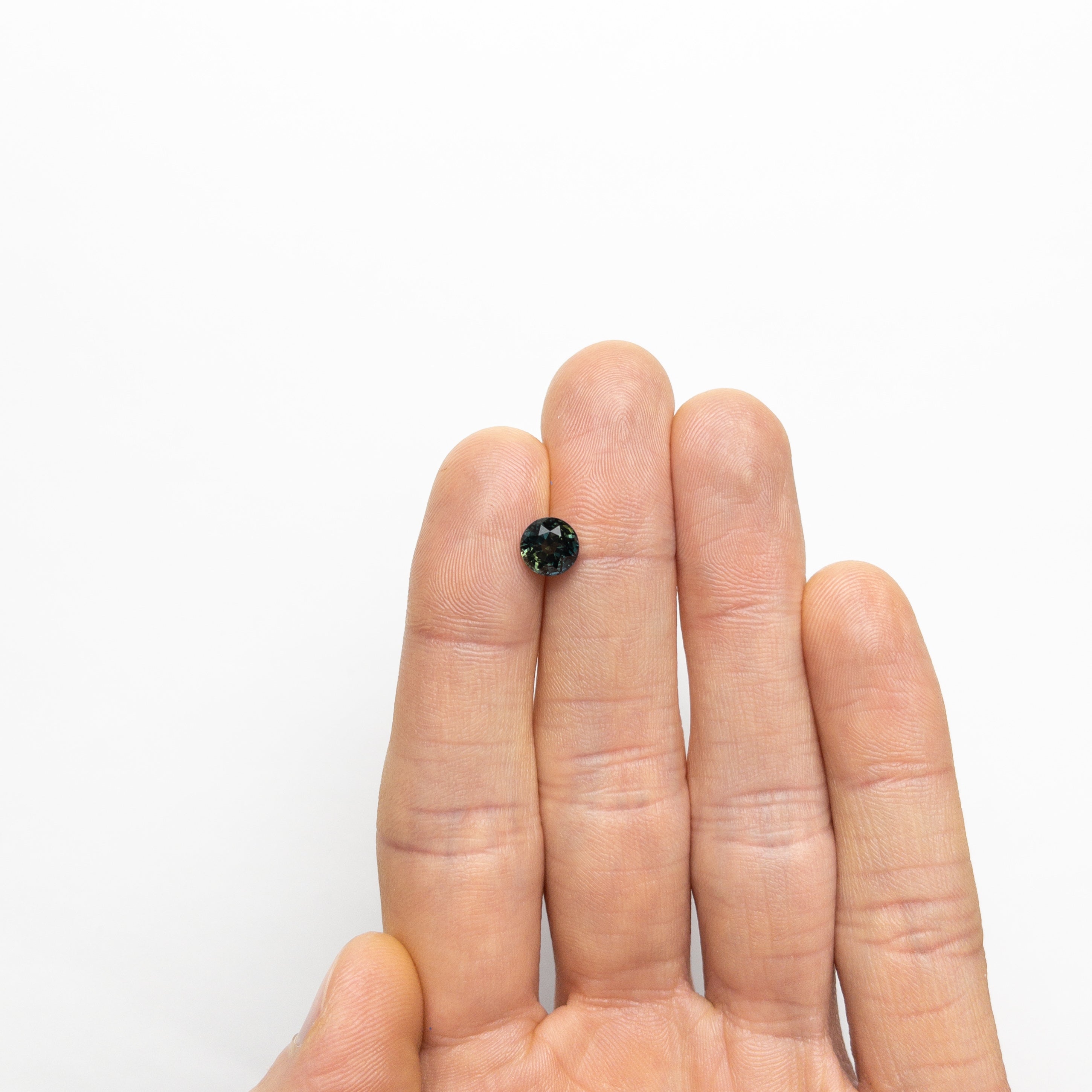 2.10ct 7.06x7.03x5.23mm Round Brilliant Sapphire 20960-05-Staghead Designs