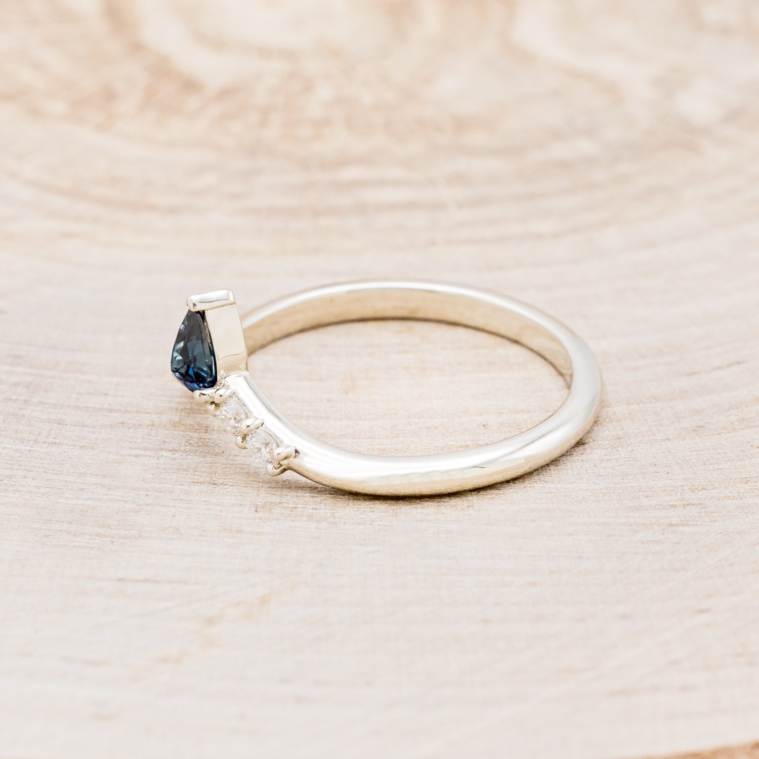 "BELLAMY" - V-SHAPED TRACER WITH PEAR-SHAPED SAPPHIRE-3