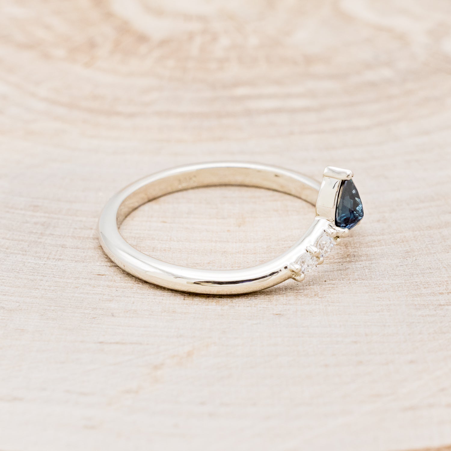 "BELLAMY" - V-SHAPED TRACER WITH PEAR-SHAPED SAPPHIRE-2