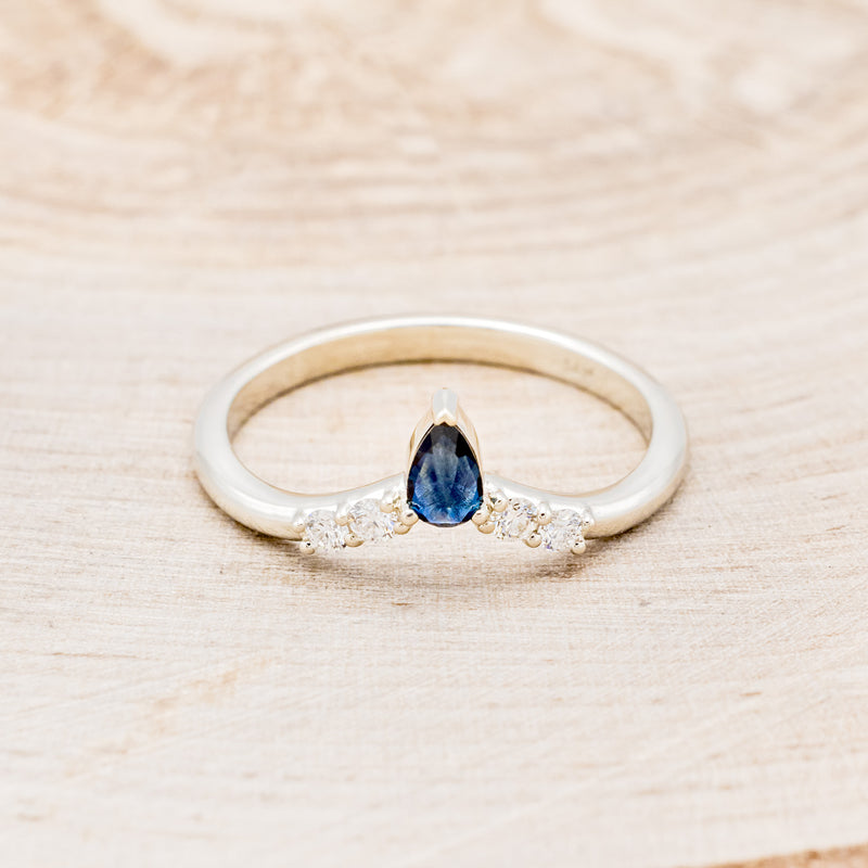 "BELLAMY" - V-SHAPED TRACER WITH PEAR-SHAPED SAPPHIRE