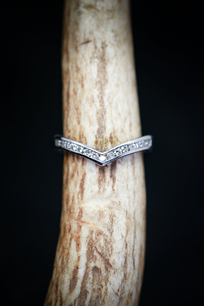 KIDA - V-SHAPED DIAMOND WEDDING BAND-9