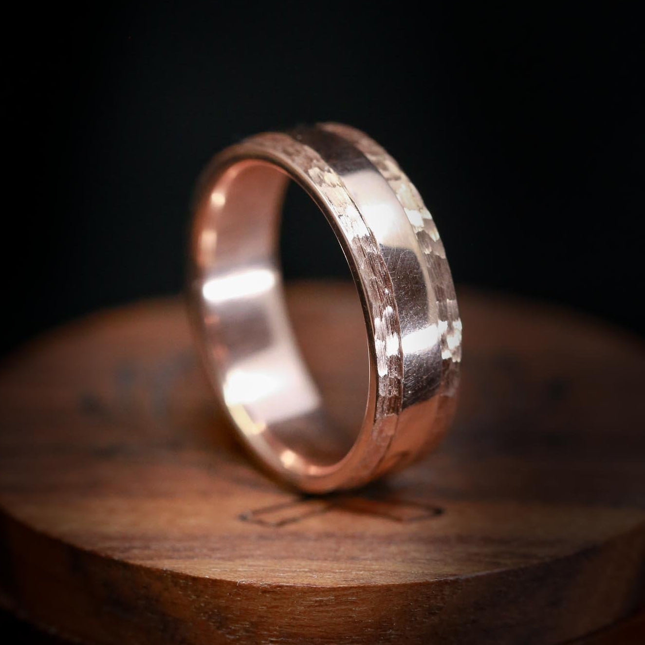 "SEDONA" - RAISED CENTER & HAMMERED EDGES WEDDING RING-8
