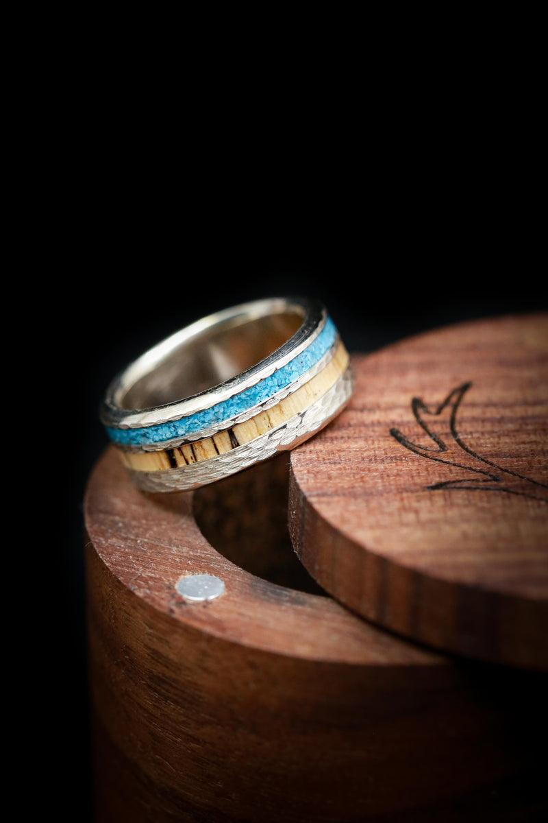 SPALTED MAPLE & TURQUOISE WEDDING BAND - HAMMERED WHITE GOLD - SIZE 7 1/4