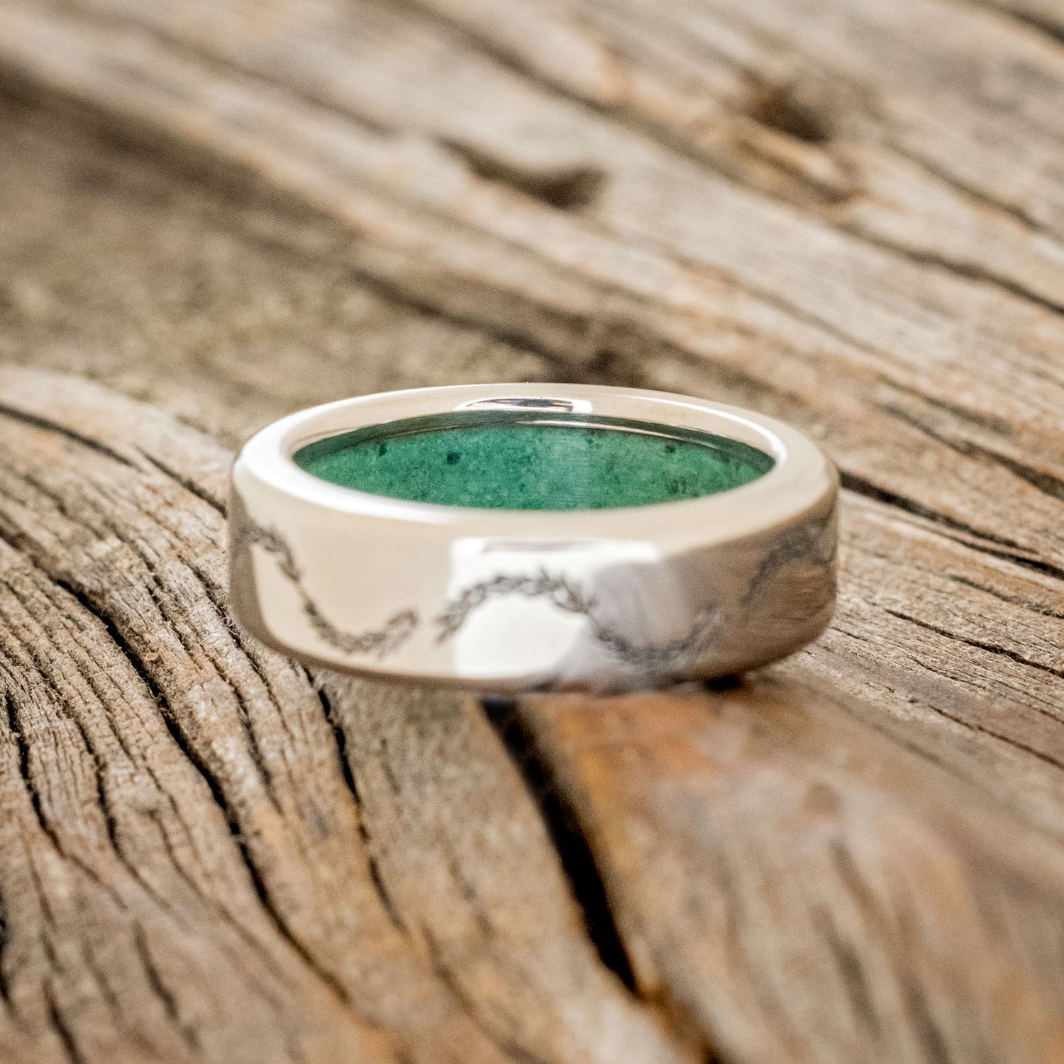 MALACHITE LINED WEDDING BAND WITH FLORAL ENGRAVING-6