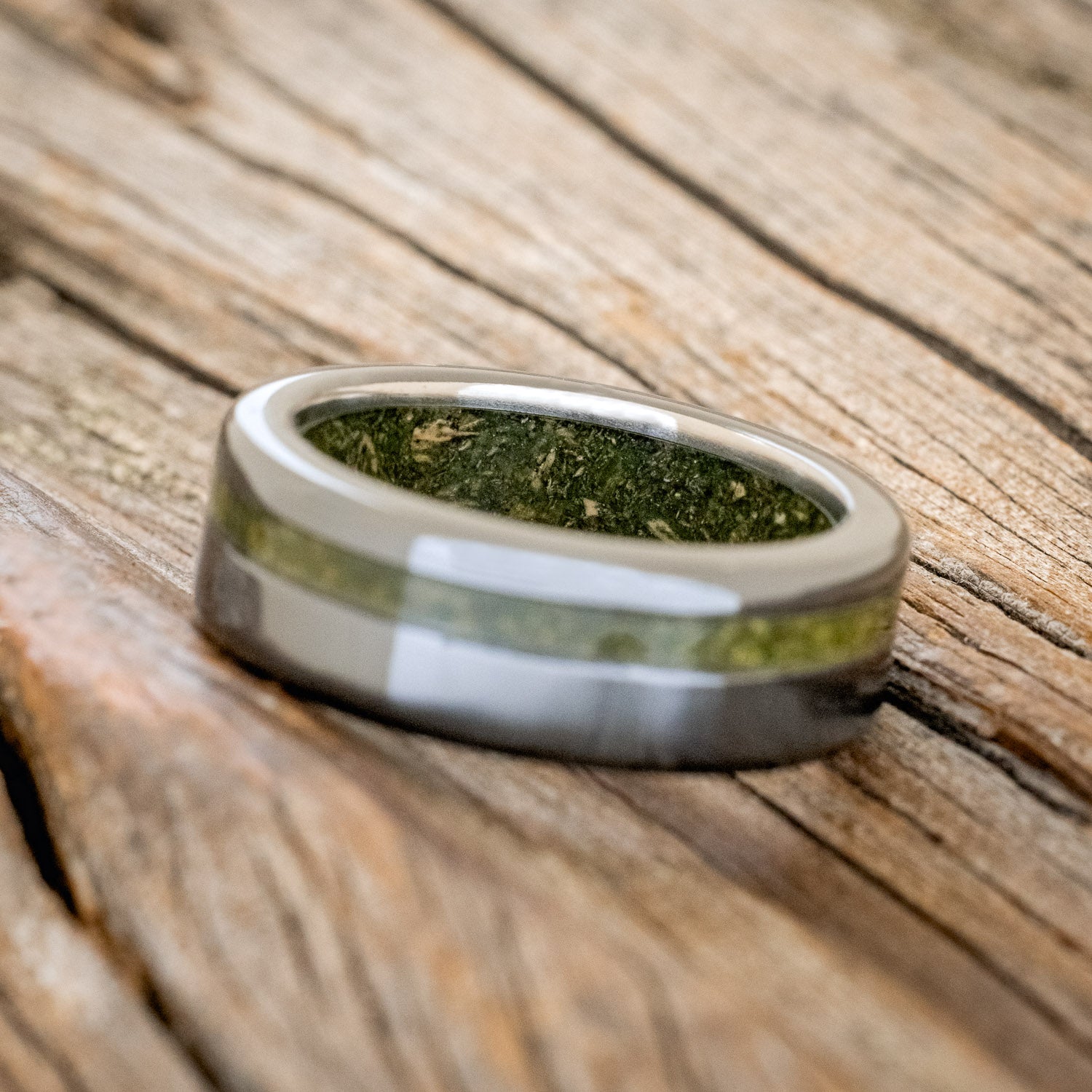 "VERTIGO" - MOSS INLAY & LINING WEDDING RING-10