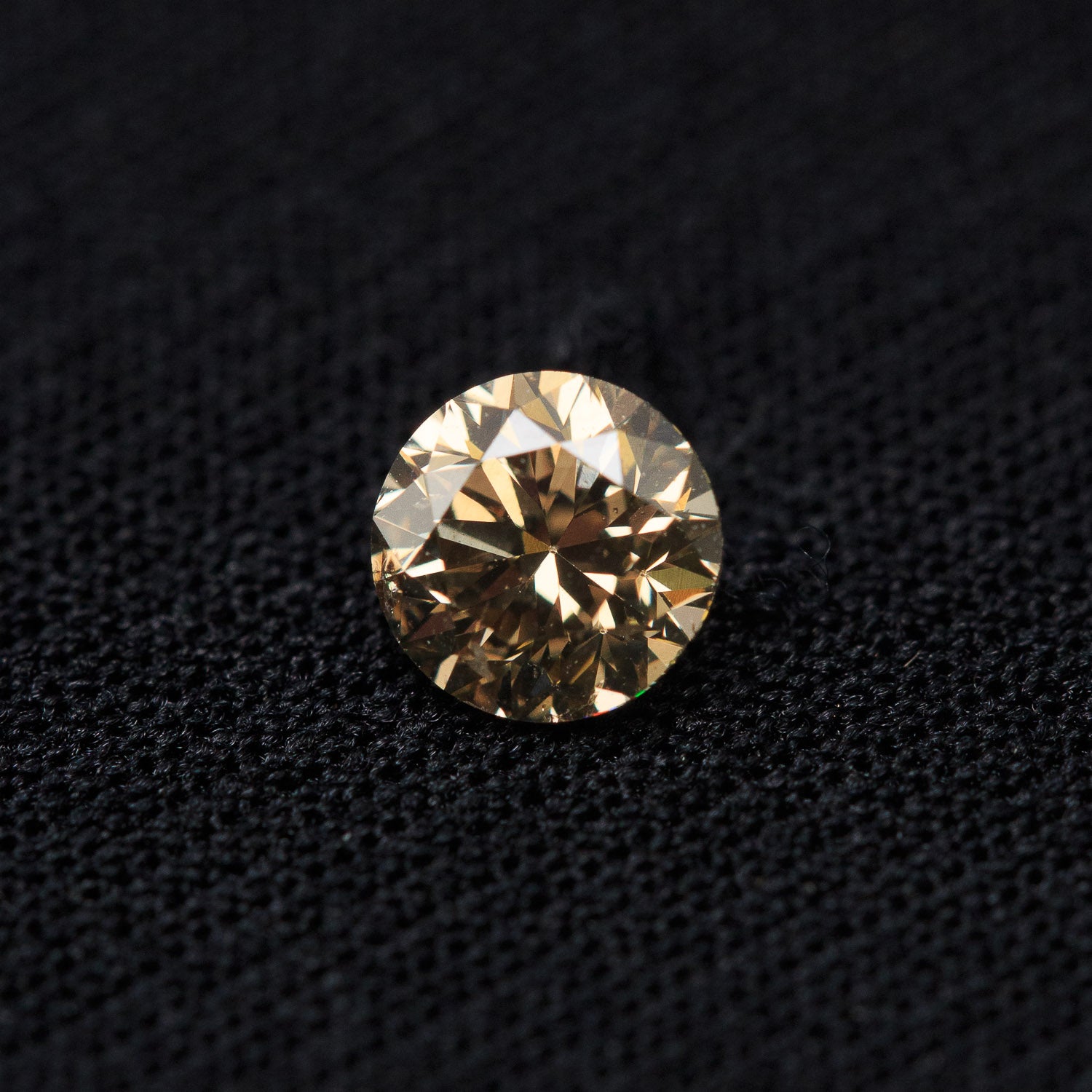 0.67ct 5.04mm ROUND BRILLIANT CUT CHAMPAGNE DIAMOND-2
