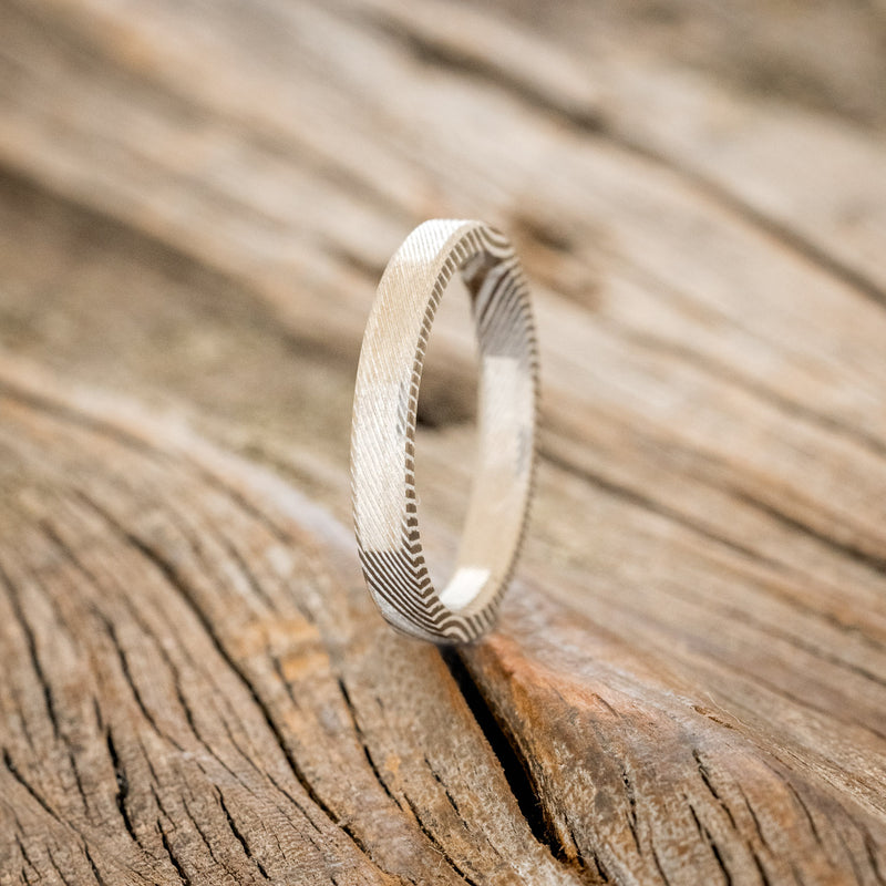 MATCHING SET OF SOLID METAL WEDDING BANDS WITH OFFSET CUT ETCHING