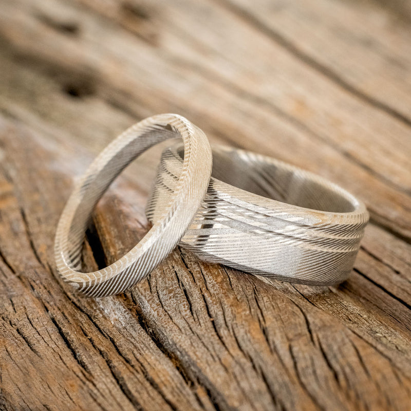 MATCHING SET OF SOLID METAL WEDDING BANDS WITH OFFSET CUT ETCHING
