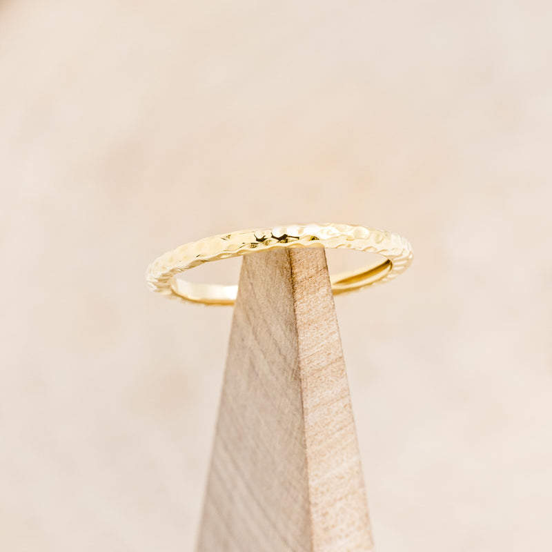 DAINTY GOLD STACKING RING WITH HAMMERED FINISH