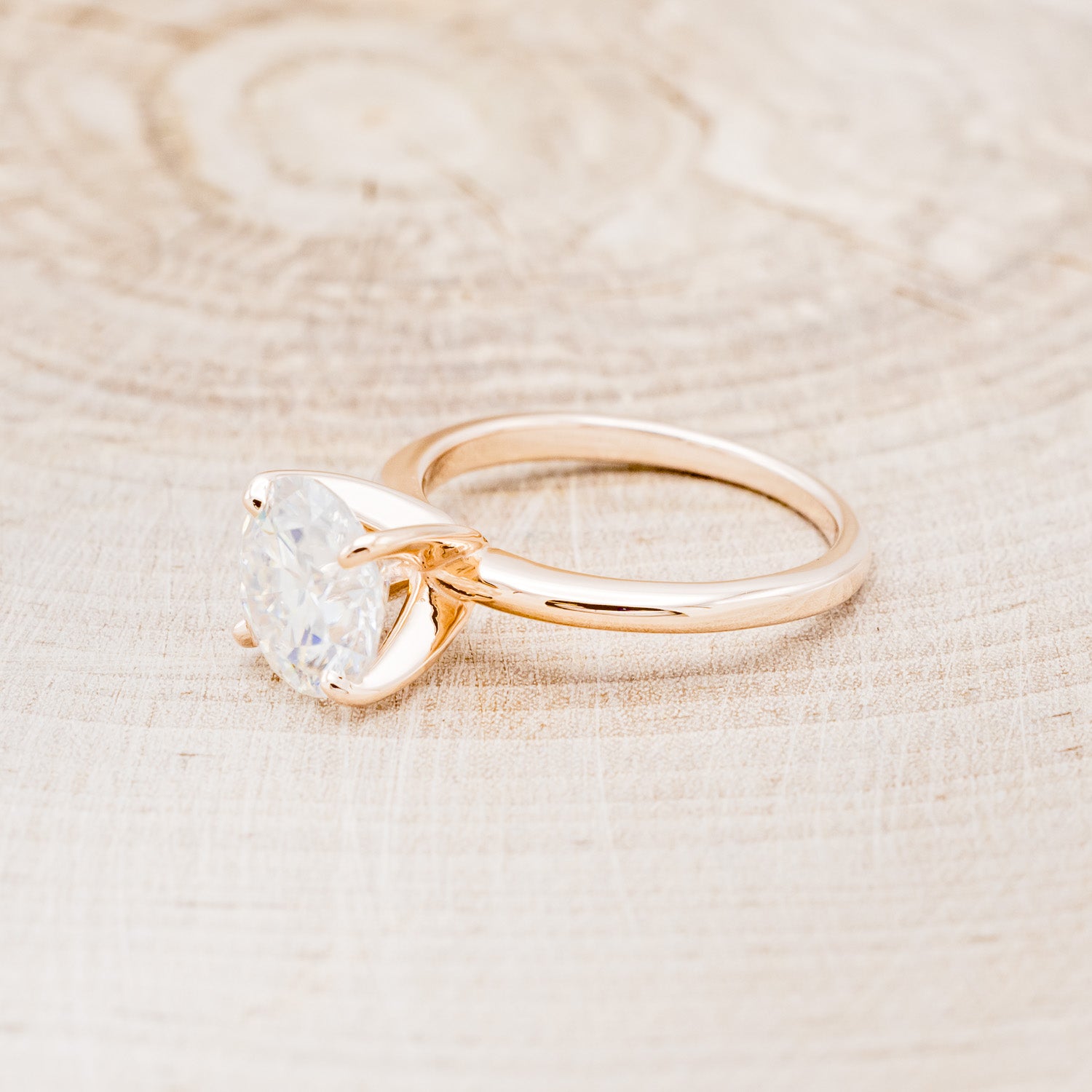 4 PRONG ROUND CUT MOISSANITE SOLITAIRE ENGAGEMENT RING-3