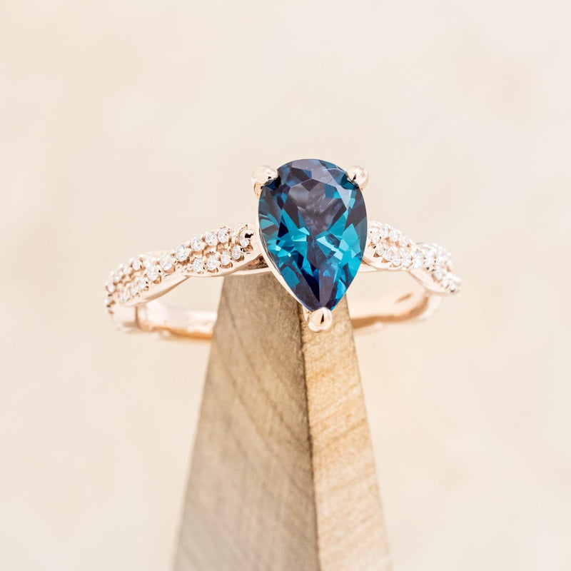 PEAR-SHAPED LAB-GROWN ALEXANDRITE ENGAGEMENT RING WITH DIAMOND ACCENTS