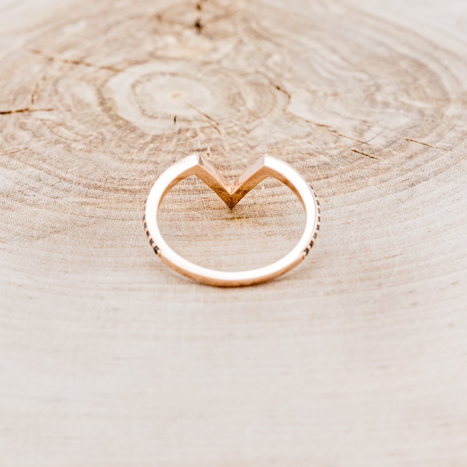 V-SHAPED TRACER WITH BLACK DIAMONDS-5