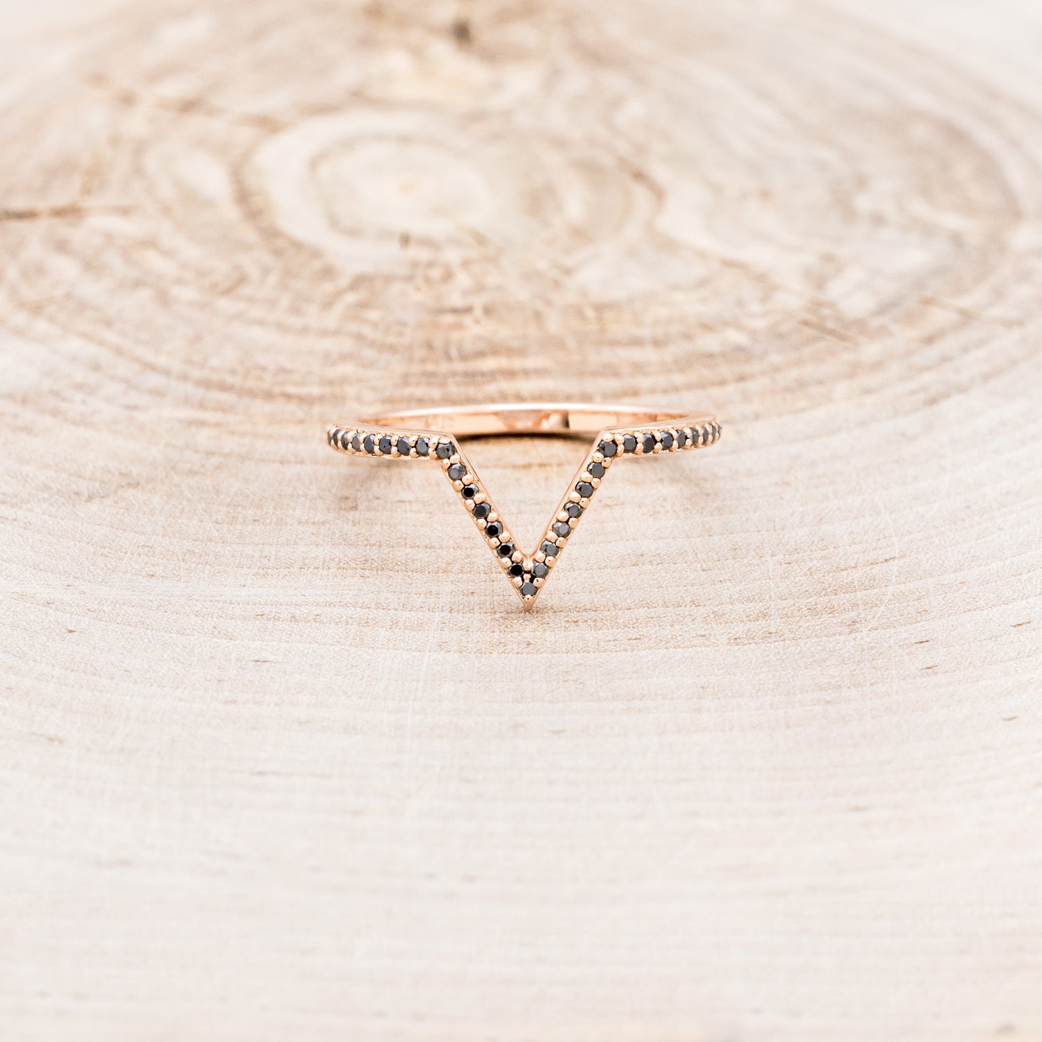 V-SHAPED TRACER WITH BLACK DIAMONDS-4