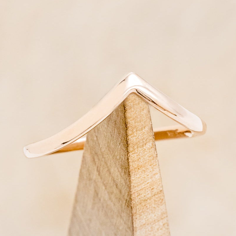 V-SHAPED 14K GOLD STACKER BAND-12
