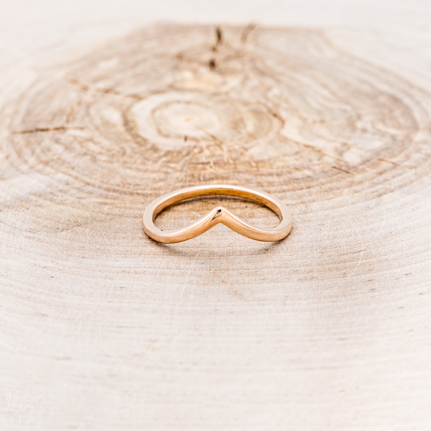 V-SHAPED 14K GOLD STACKER BAND-15