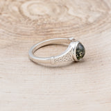 "SELENE" - ROUND CUT MOSS AGATE ENGAGEMENT RING WITH CELTIC SAILOR KNOT ENGRAVINGS-2