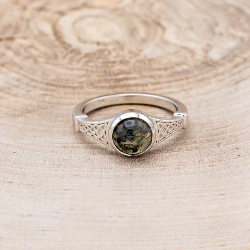 "SELENE" - ROUND CUT MOSS AGATE ENGAGEMENT RING WITH CELTIC SAILOR KNOT ENGRAVINGS-4