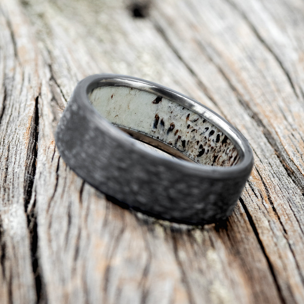 HAMMERED ANTLER LINED WEDDING RING-10