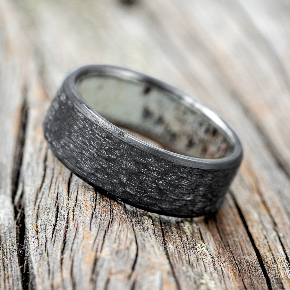 HAMMERED ANTLER LINED WEDDING RING-9