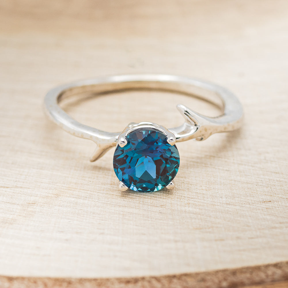 "ARTEMIS" - ROUND CUT LAB-GROWN ALEXANDRITE ENGAGEMENT RING WITH AN ANTLER-STYLE BAND-4