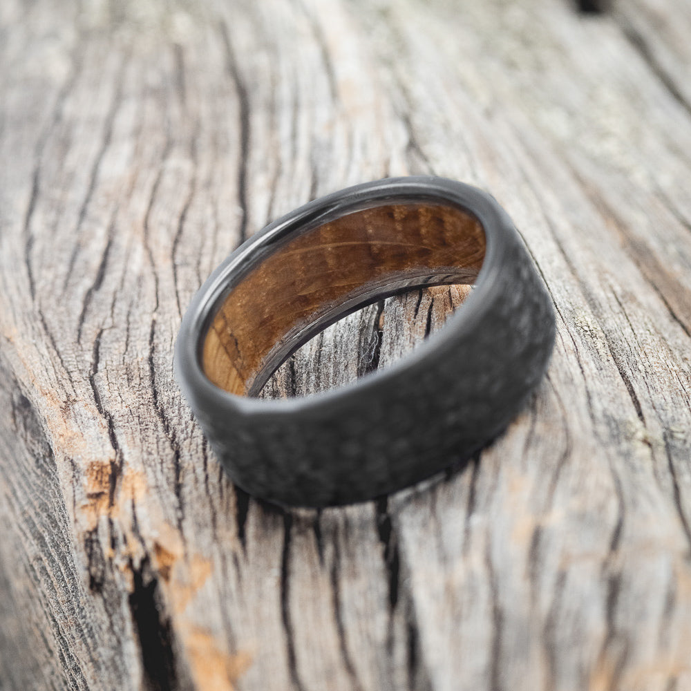 HAMMERED WEDDING BAND WITH WHISKEY BARREL LINING-12