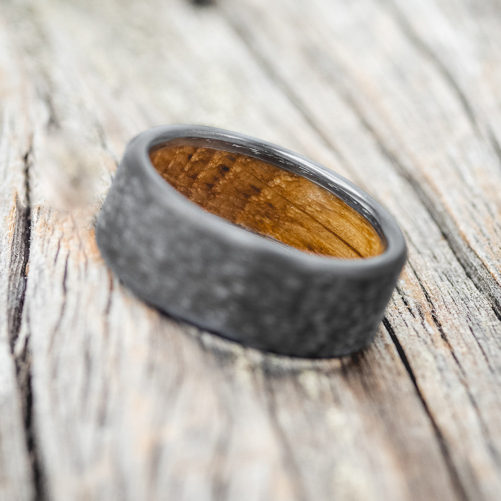 HAMMERED WEDDING BAND WITH WHISKEY BARREL LINING-10