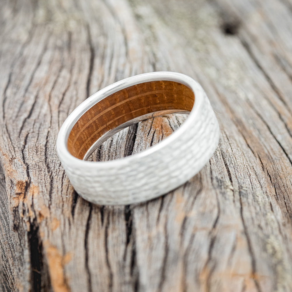 HAMMERED WEDDING BAND WITH WHISKEY BARREL LINING-20