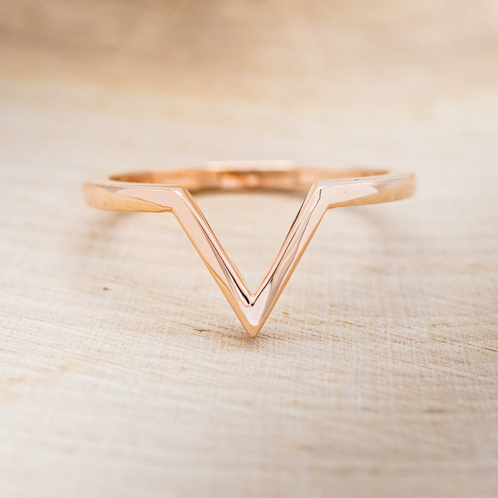 "JENNY FROM THE BLOCK" - TRIANGLE SALT & PEPPER DIAMOND ENGAGEMENT RING WITH V-SHAPED TRACER-13