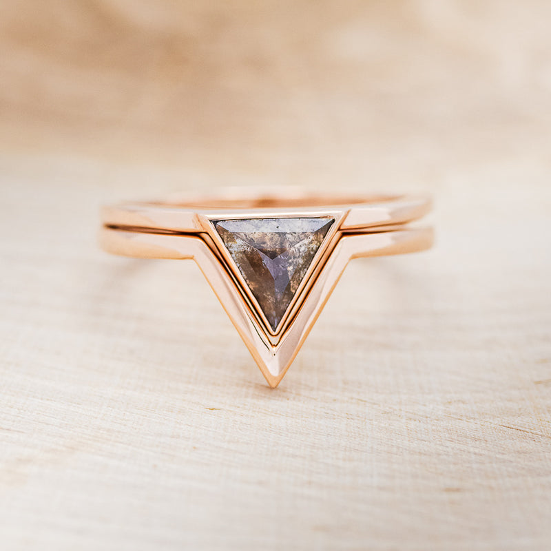 "JENNY FROM THE BLOCK" - TRIANGLE SALT & PEPPER DIAMOND ENGAGEMENT RING WITH V-SHAPED TRACER