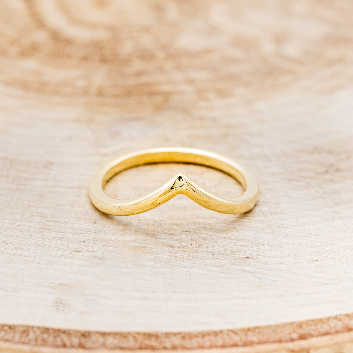 V-SHAPED 14K GOLD STACKER BAND-4