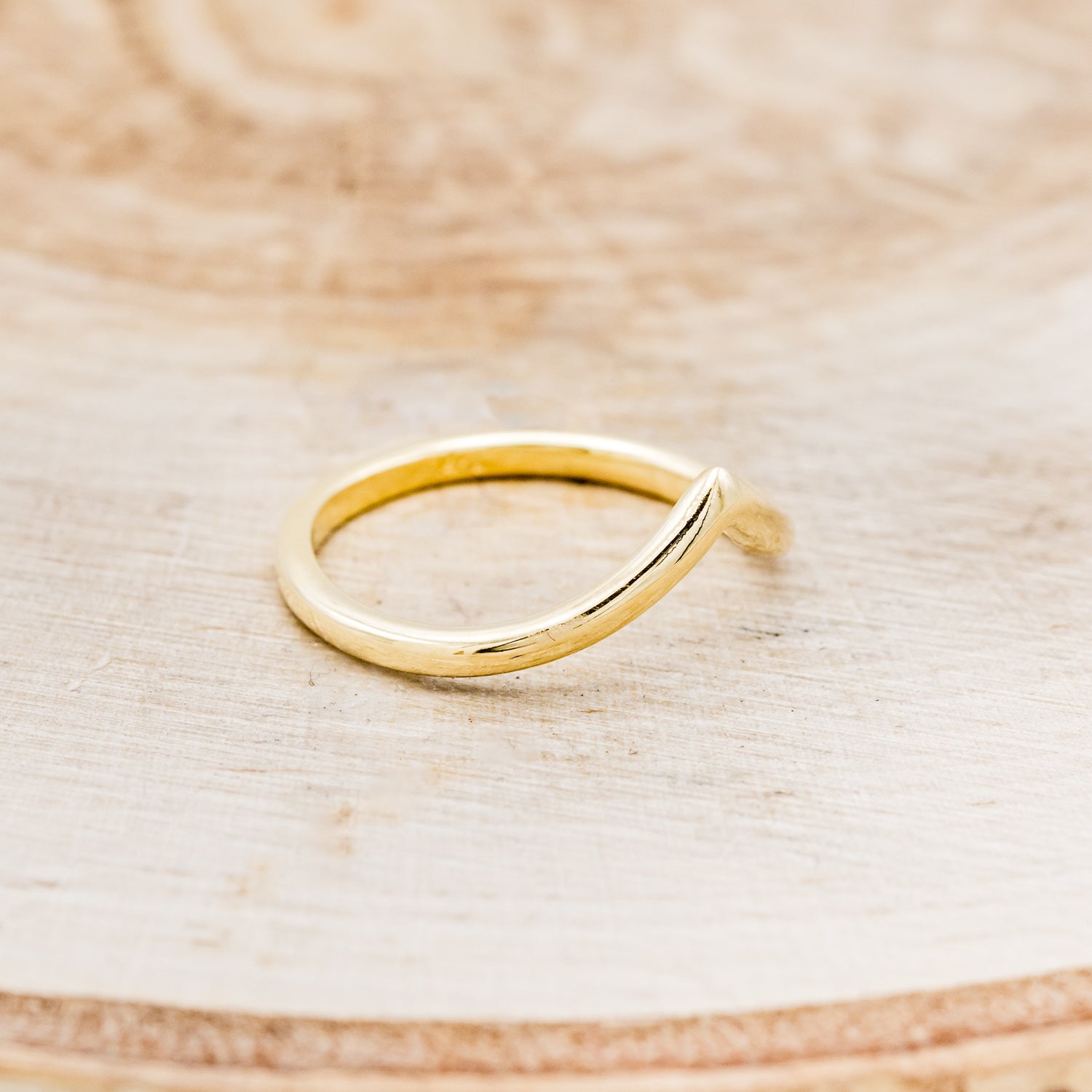 V-SHAPED 14K GOLD STACKER BAND-2
