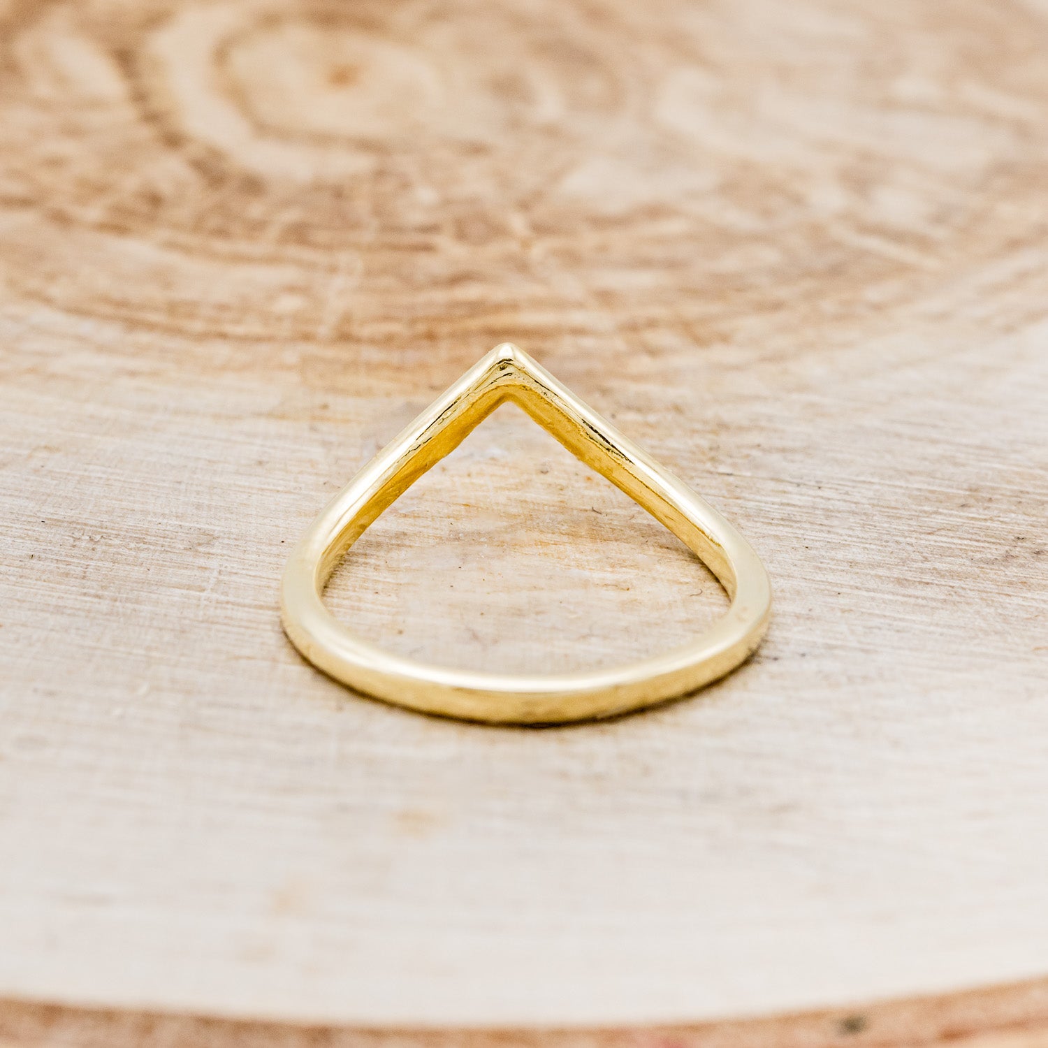 V-SHAPED 14K GOLD STACKER BAND-5